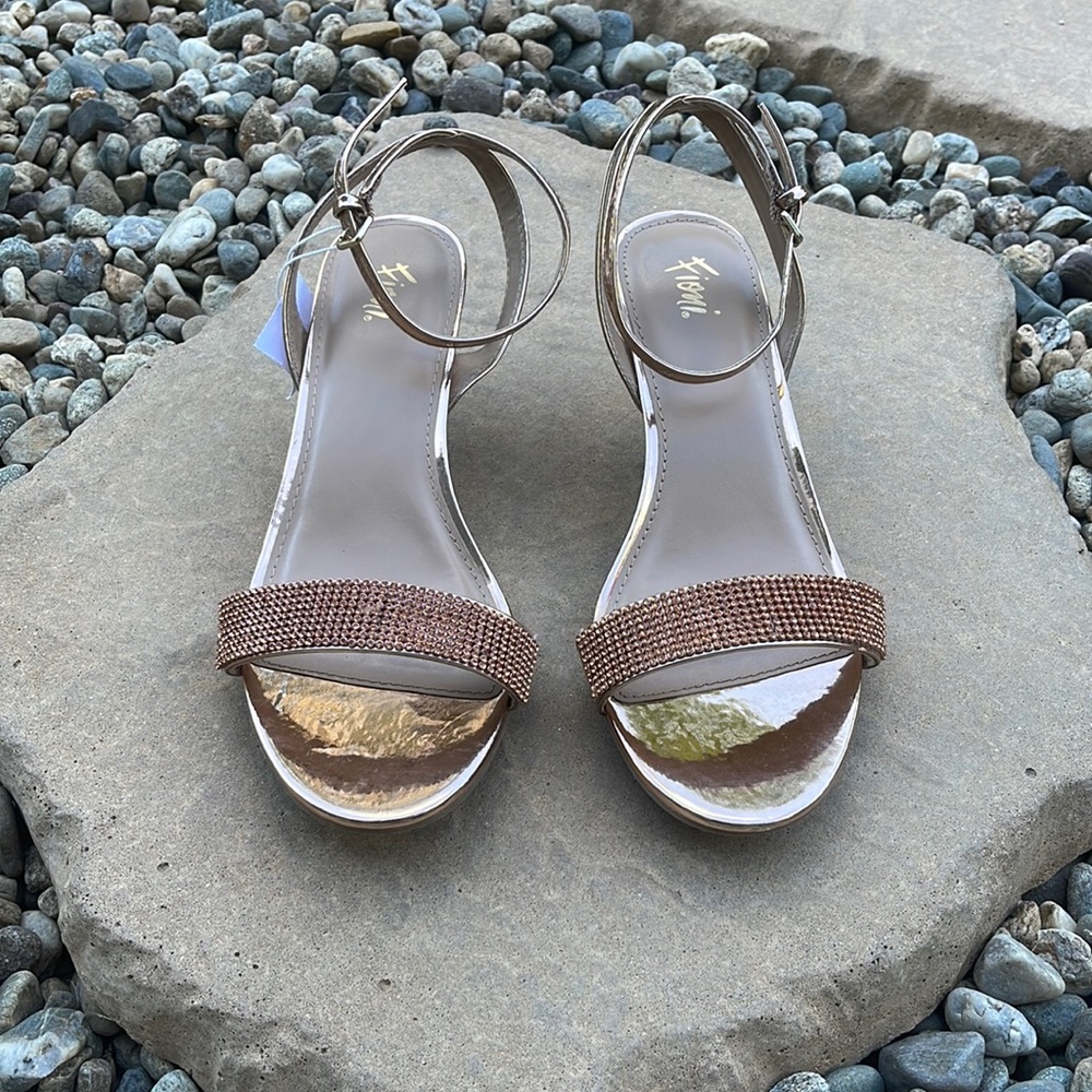 NWT Fioni Rose Gold Open Toe Heels. Size 8.5